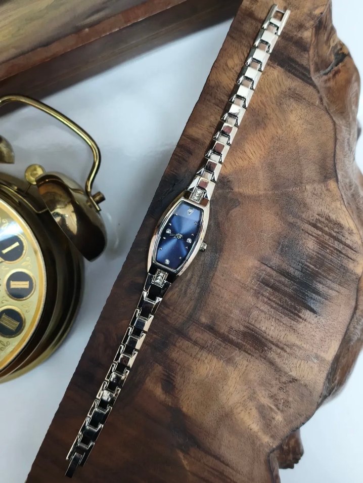 Parlak Minimalist Kadın Kol Saati - Görsel 2