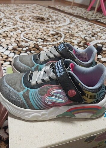 SKECHERS