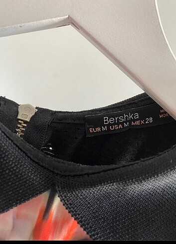 m Beden siyah Renk Bershka bluz