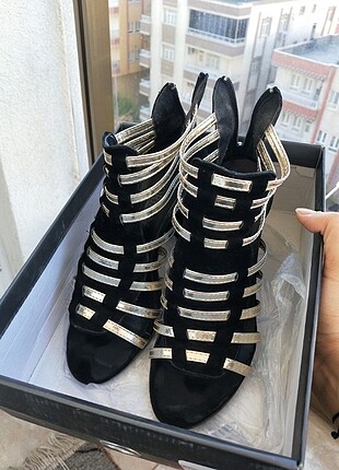 Siyah şık topuklu ayakkabı