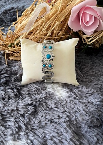 Gümüş renkli Güneş ve Yılan Desenli Turkuaz Bileklik - Görsel 3