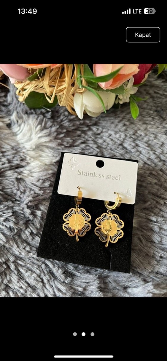 Altın Renkli yonca detaylı Kadın Küpe - Görsel 2