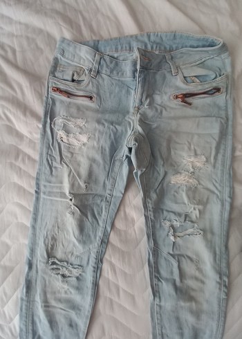 Fermuarlı, bol kesim açık mavi kot pantolon