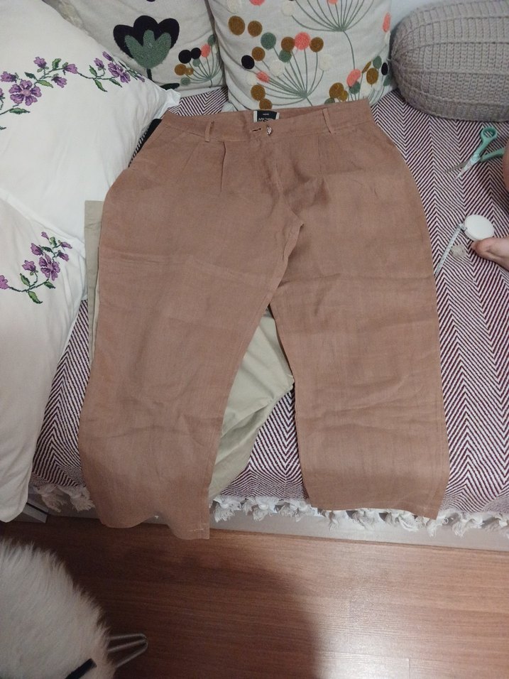 Bej Düğmeli Bol Kesim Keten Kadın Pantolon - Görsel 3