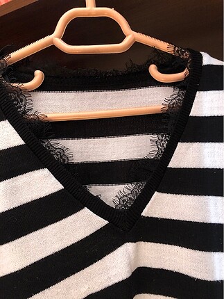 Trendyol & Milla Dantel detaylı siyah beyaz bluz