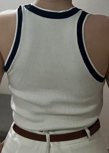 Düğmeli V Yaka Beyaz Kadın Bluz - Görsel 2