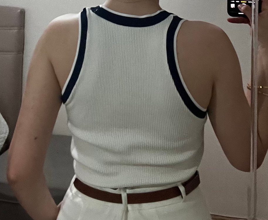 Düğmeli V Yaka Beyaz Kadın Bluz - Görsel 2