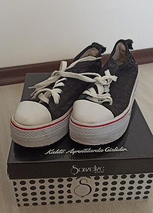 Kalın tabanlı converse 