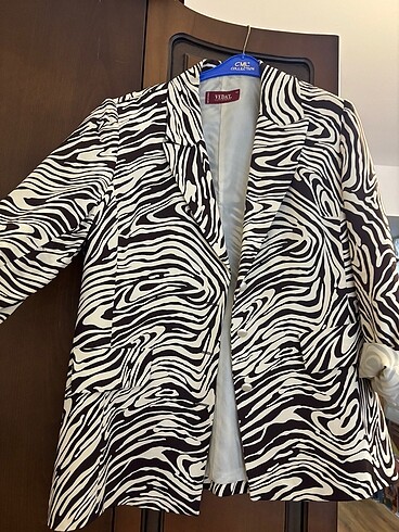 44 Beden ten rengi Renk 44 beden Leopar detaylı şık ceket