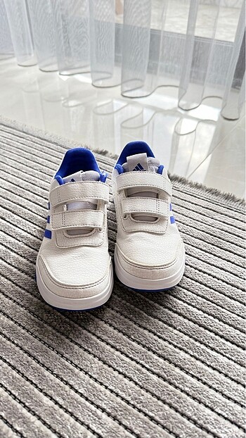 30 Beden beyaz Renk Adidas ayakkabı