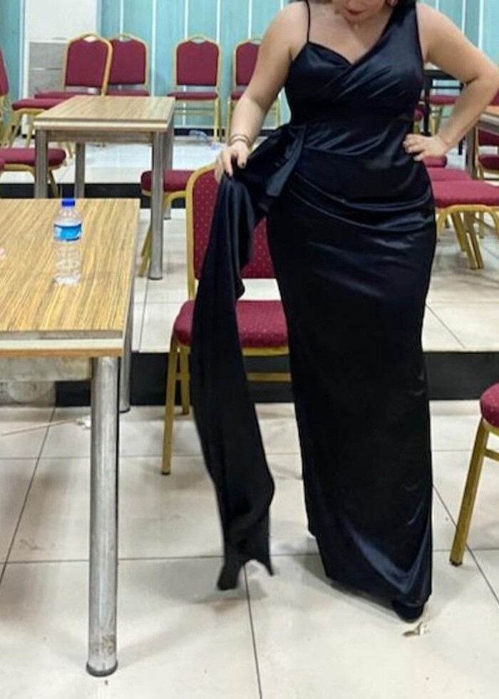 Siyah saten abiye - Görsel 2