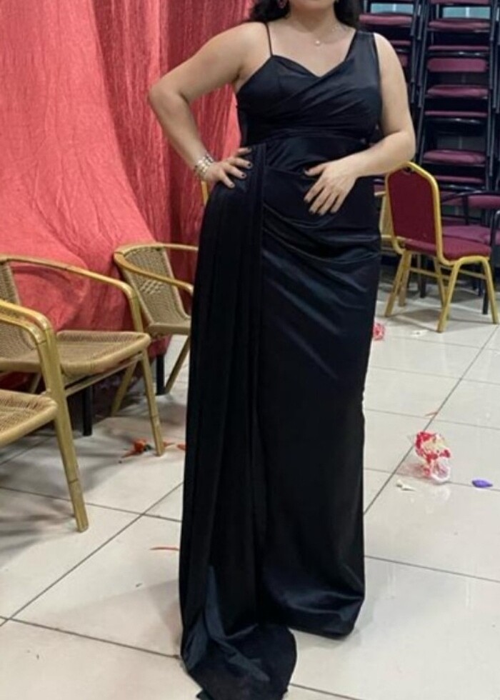 Siyah saten abiye - Görsel 3