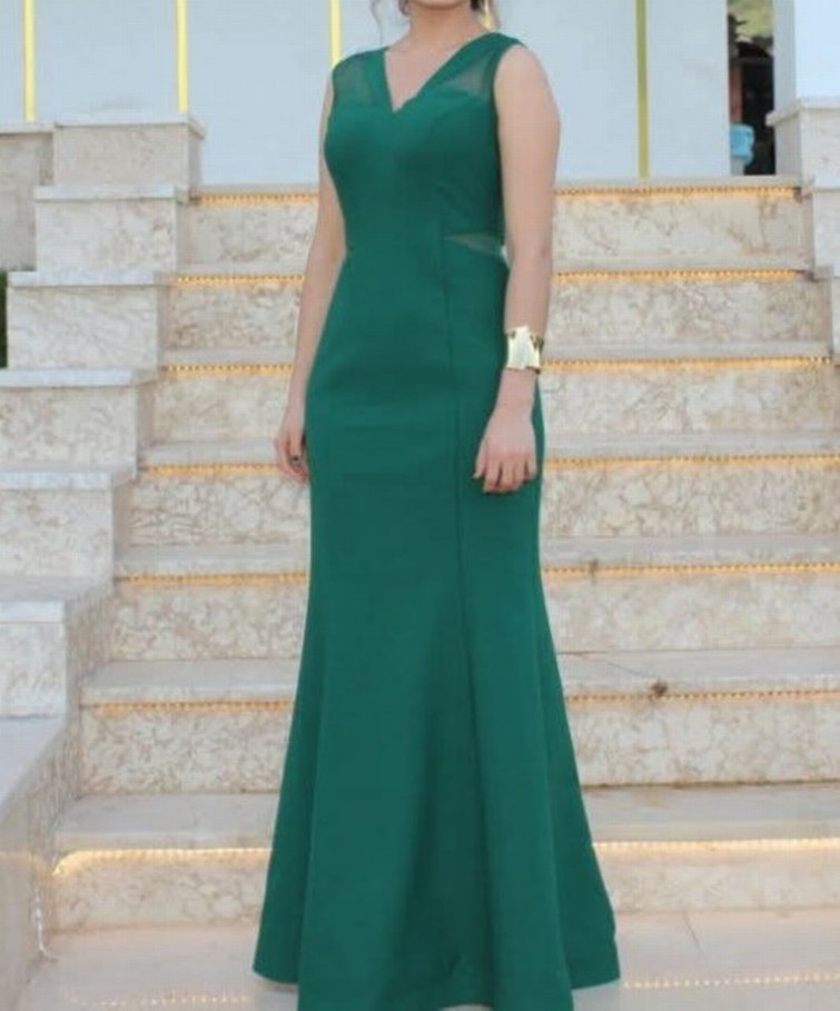 Uzun Yeşil V Yaka Kolsuz Kadın Abiye - Görsel 3