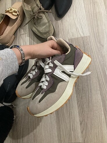 37 Beden ten rengi Renk spor ayakkabı