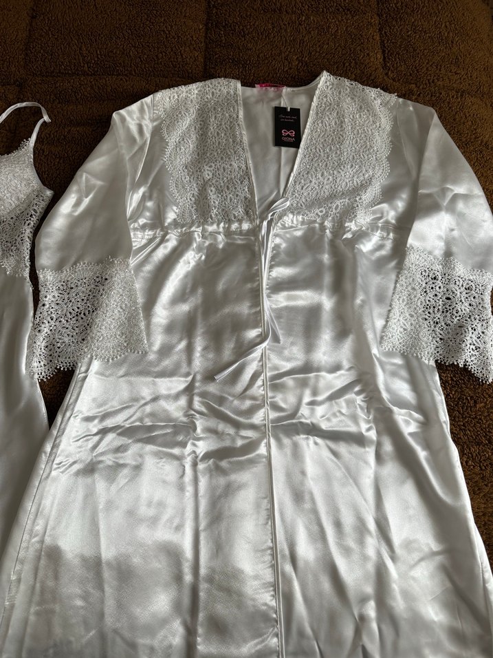 Uzun Beyaz İşlemeli Kadın Gecelik ve Sabahlık Takımı - Görsel 5