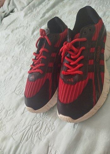 40 Beden Adidas Kırmızı Bağcıklı Spor Ayakkabı 40