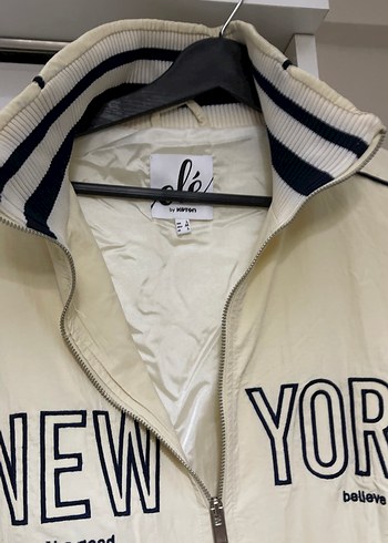 l Beden Beyaz Fermuarlı Yüksek Yakalı Streetwear Ceket