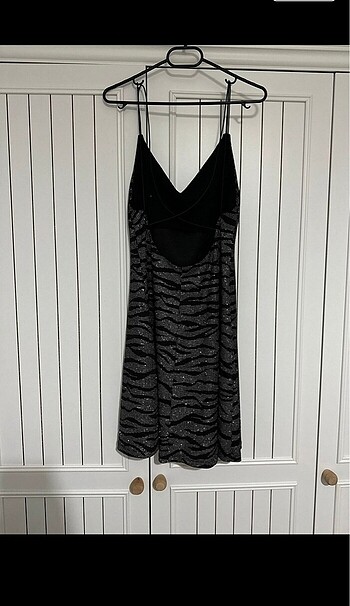 H&M taşlı mini siyah elbise