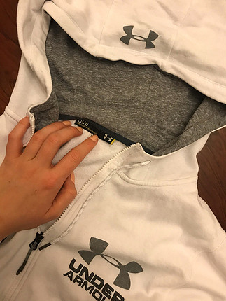 Under armour sweatshirt 