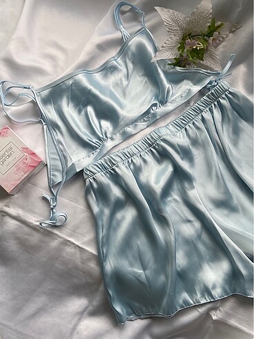 Victoria s Secret saten şortlu pijama takımı