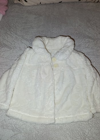 Kız Çocuk Beyaz Kürklü Ceket - Görsel 3