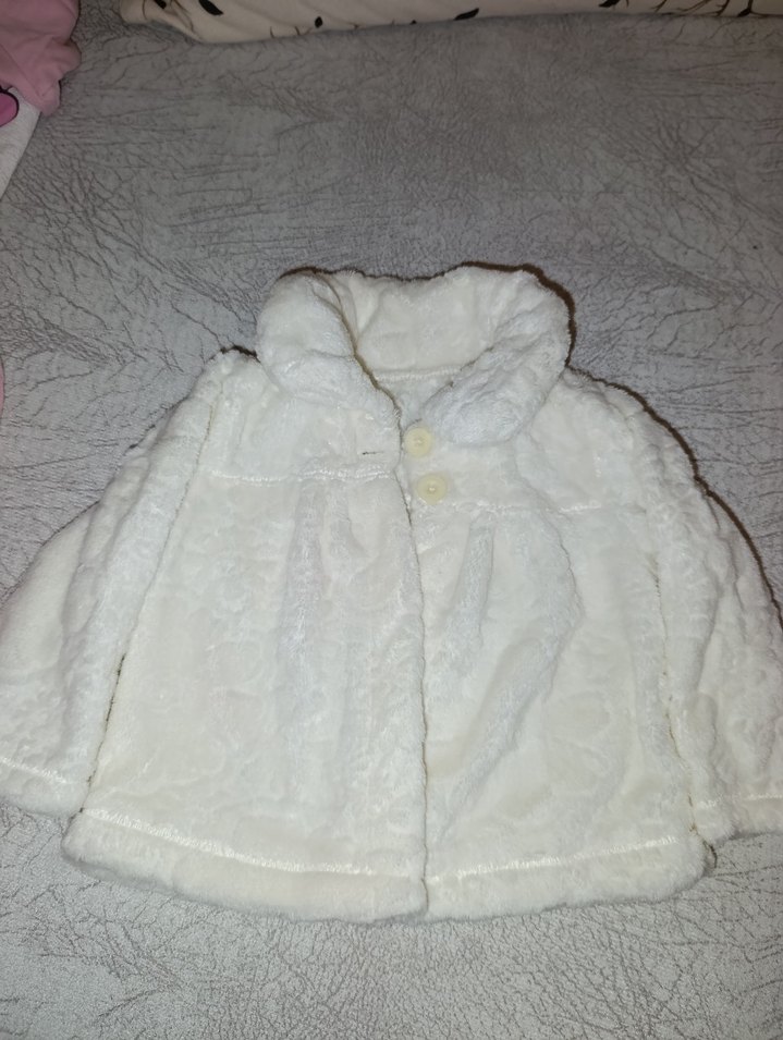 Kız Çocuk Beyaz Kürklü Ceket - Görsel 3