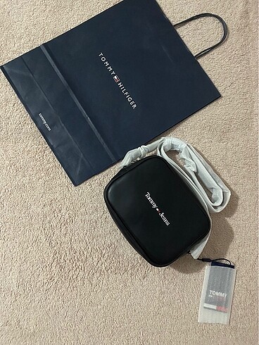 Tommy hilfiger çanta