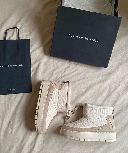 Tommy Hilfiger Tommy hilfiger bot