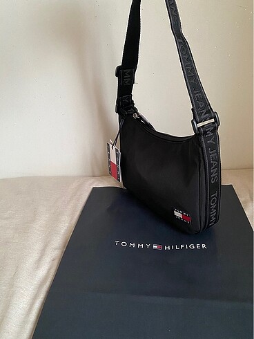 Beden Tommy hilfiger çanta