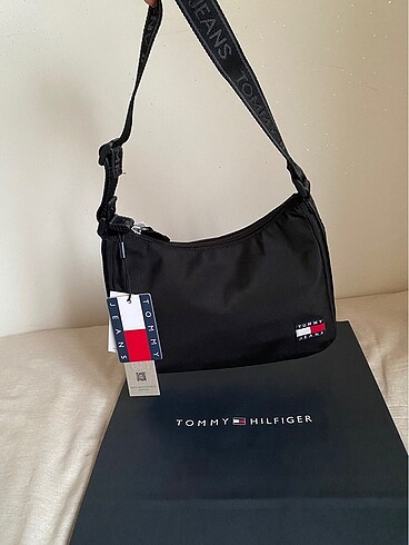 Beden siyah Renk Tommy hilfiger çanta
