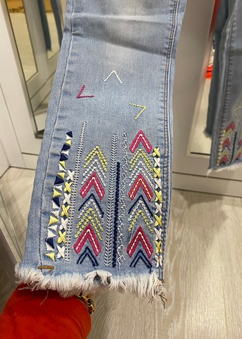 Renkli Nakışlı Mini Denim Jean - Görsel 3