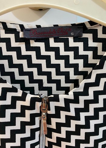 Zebra Desenli V Yakalı Kadın Bluz - Görsel 3