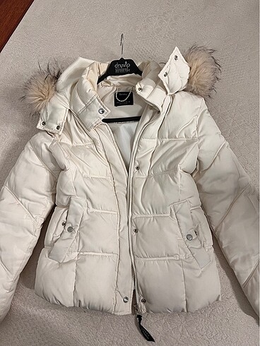 Bershka beyaz mont