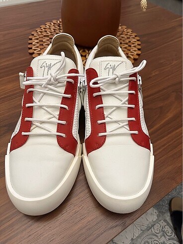 Sneaker