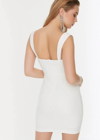 Zincir Detaylı Beyaz Mini Abiye Elbise - Görsel 3