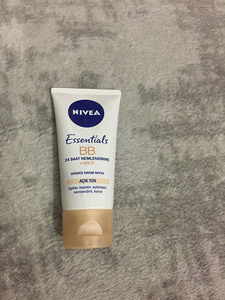 Nivea Essential Bb 