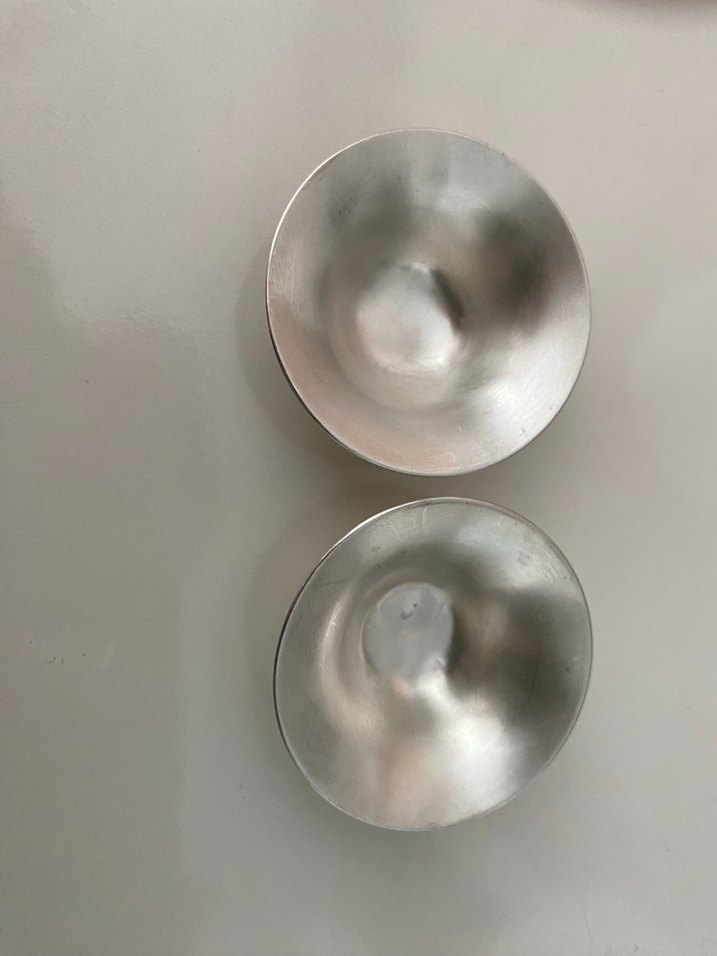 Bej ve Gri İki Adet gümüş göğüs kapağı - Görsel 2