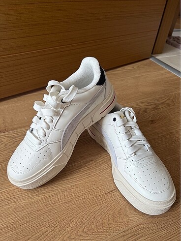 39 Beden beyaz Renk Puma Sneaker