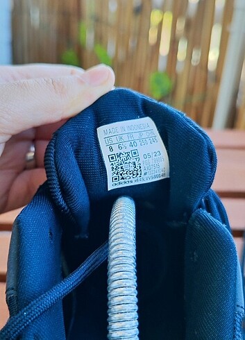 40 Beden Adidas ayakkabı açıklamayı OKUYUN. 