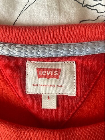 l Beden Levis sweatshirt