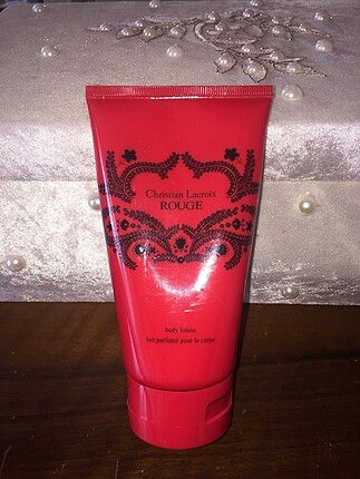 Christian lacroix rouge losyon