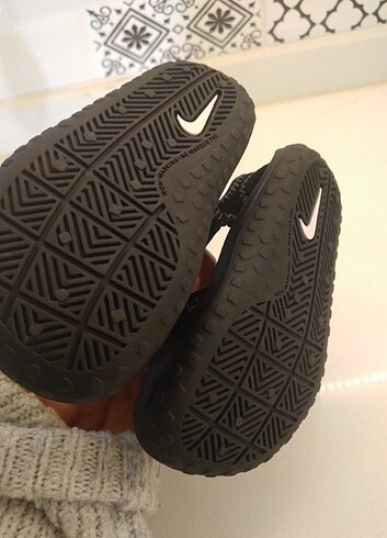 16 Beden Nike bebek sandalet