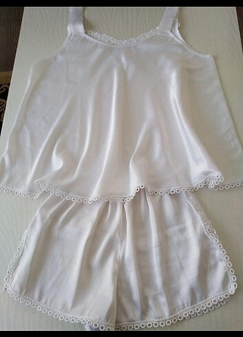 Diğer M/L uyumlu saten şortlu pijama takımı