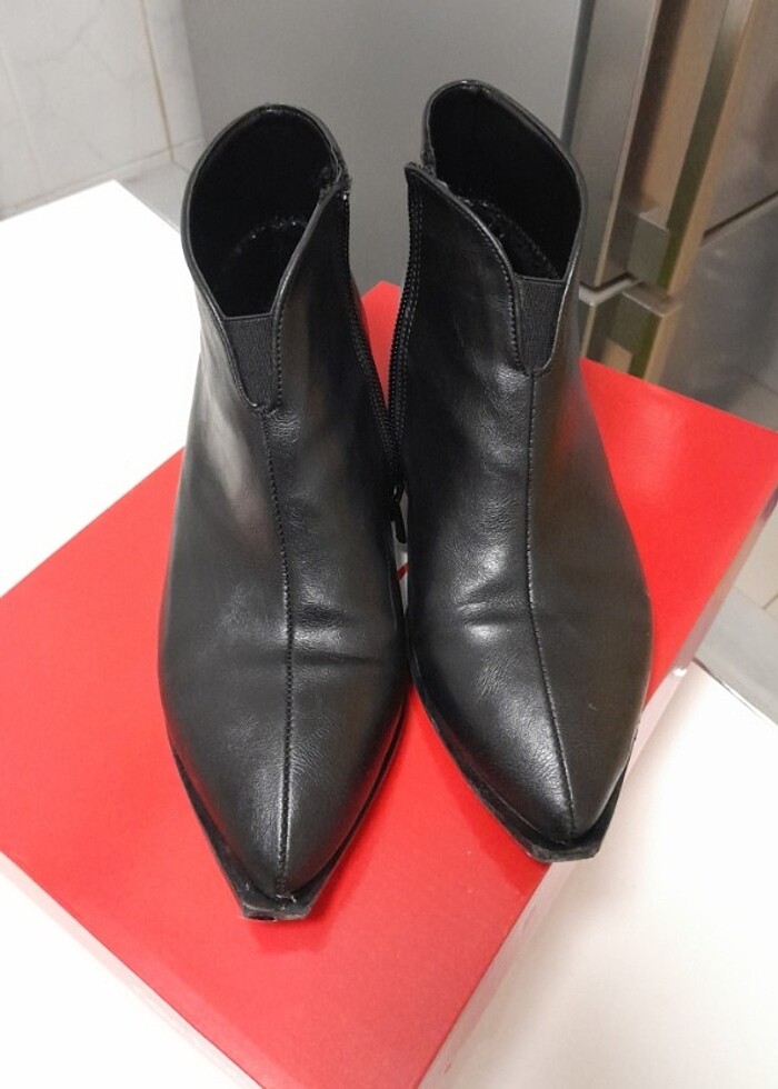 Kadin bot - Görsel 2