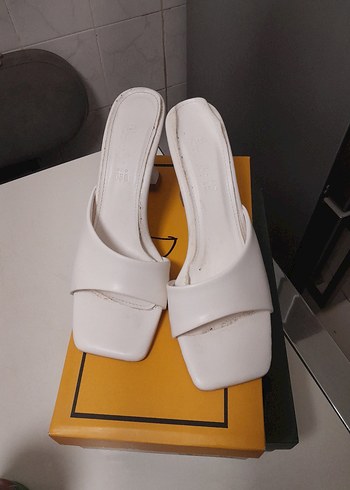 Beyaz Kare Burunlu Topuklu Kadın Sandalet - Görsel 5