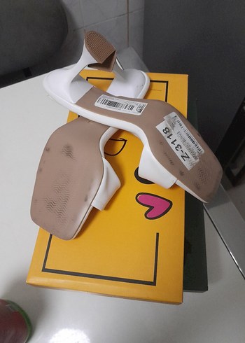 Beyaz Kare Burunlu Topuklu Kadın Sandalet - Görsel 3