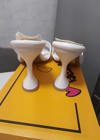 Beyaz Kare Burunlu Topuklu Kadın Sandalet - Görsel 4