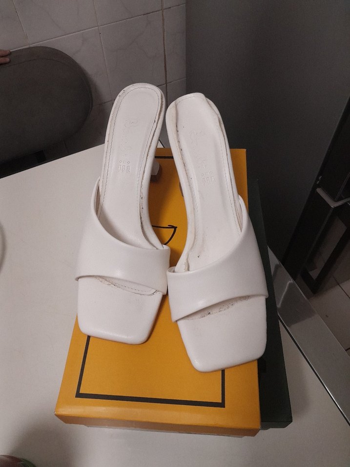 Beyaz Kare Burunlu Topuklu Kadın Sandalet - Görsel 5