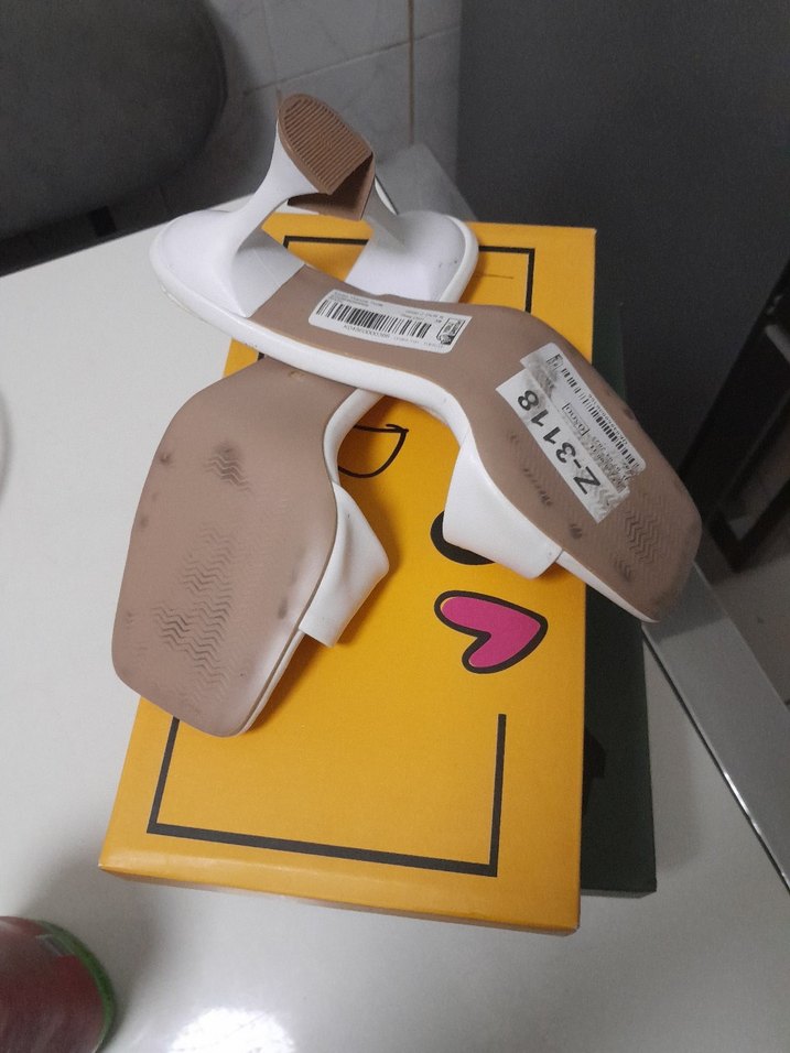 Beyaz Kare Burunlu Topuklu Kadın Sandalet - Görsel 3