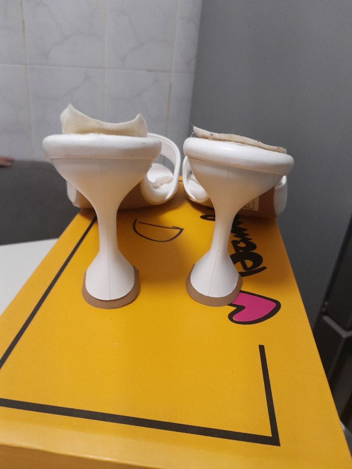 Beyaz Kare Burunlu Topuklu Kadın Sandalet - Görsel 4